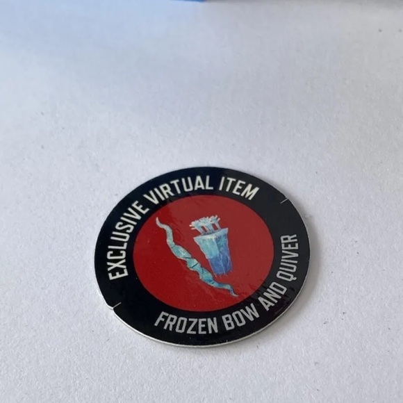 Roblox STAR SORORITY WINTER HUNTER Series 9 Frozen Bow & Quiver Virtual Code Toy - Picture 4 of 10